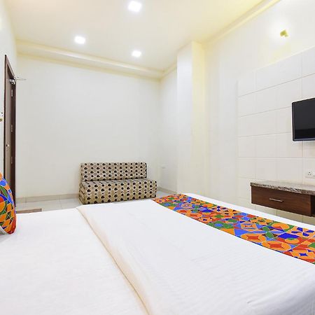 Fabhotel Royal Suits - Nr Mahadji Shinde Chhatri Mundhva Exterior foto