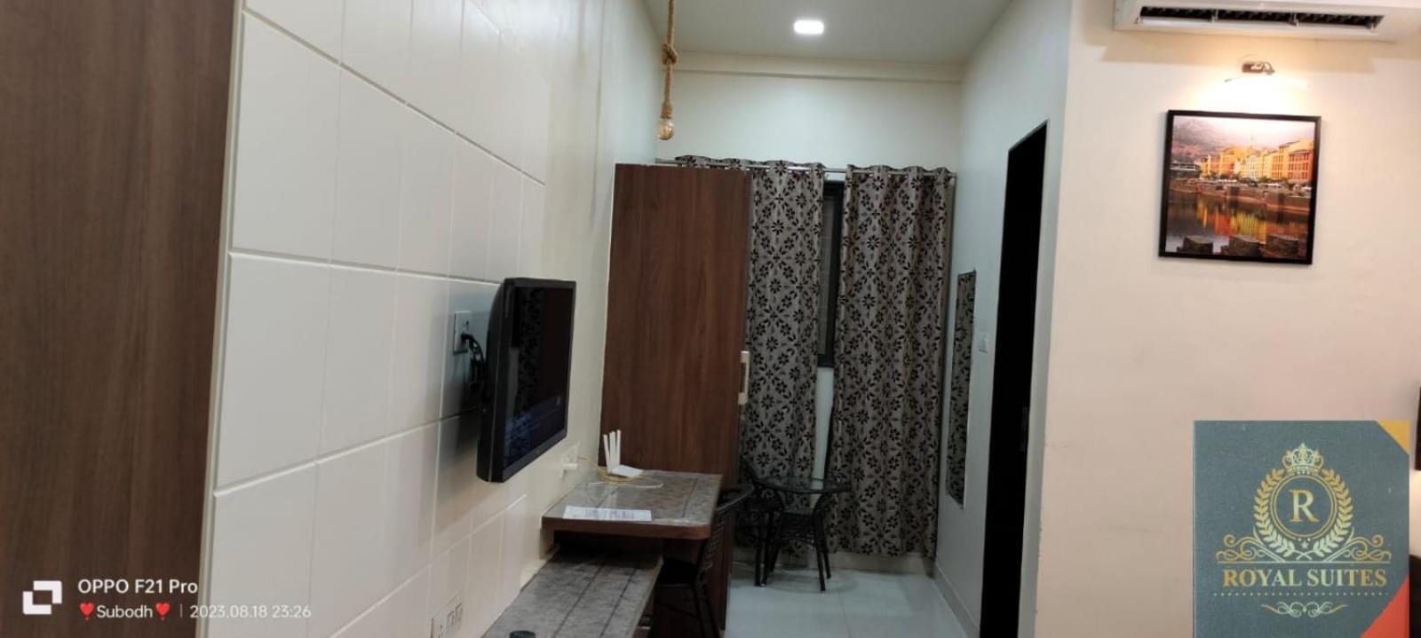 Fabhotel Royal Suits - Nr Mahadji Shinde Chhatri Mundhva Exterior foto