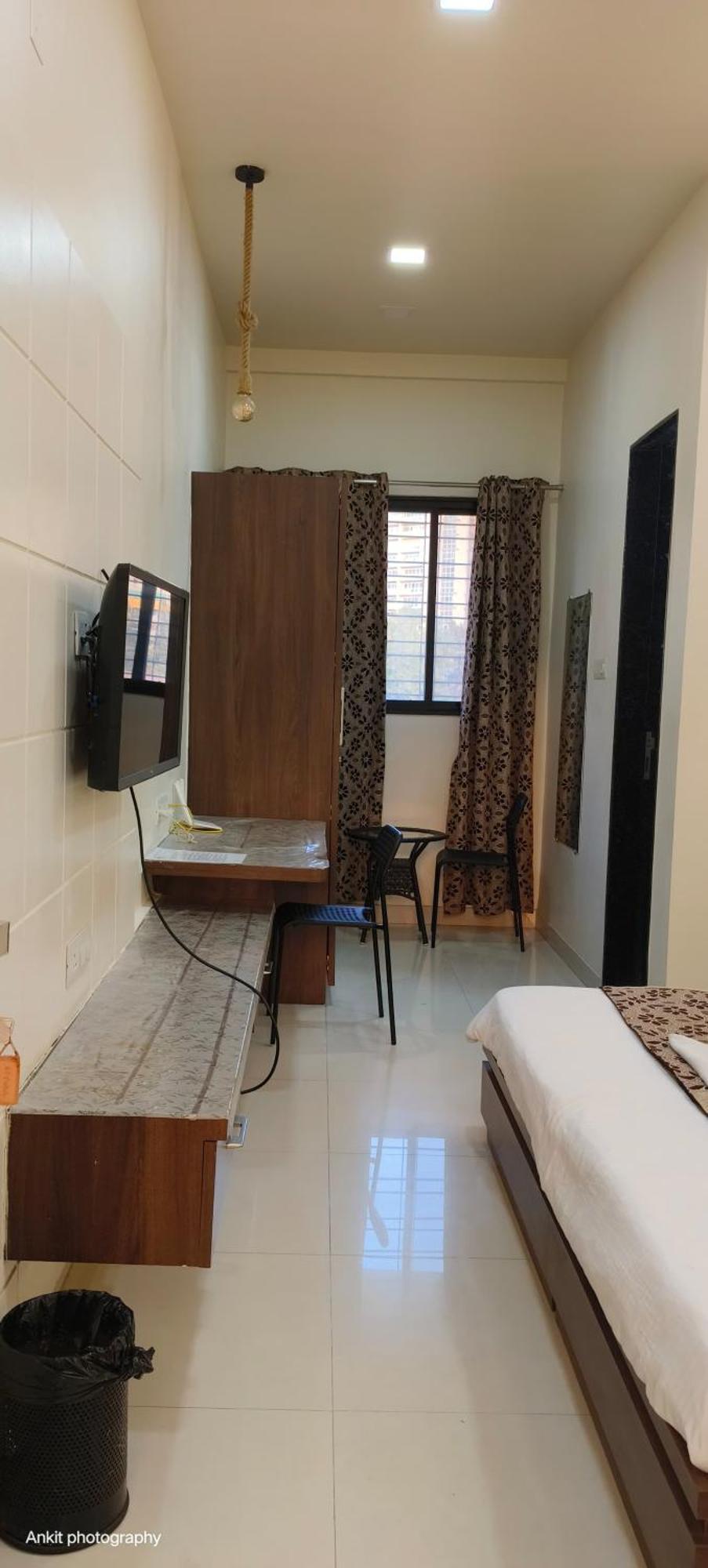 Fabhotel Royal Suits - Nr Mahadji Shinde Chhatri Mundhva Exterior foto